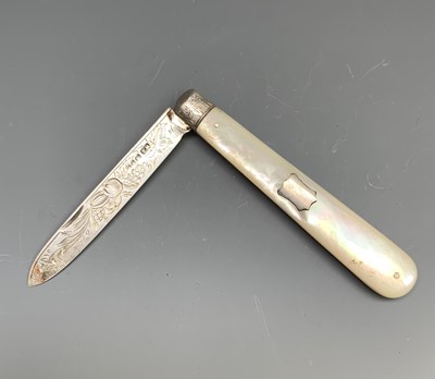 Lot 2317 - A fruit knife, with shield inset...