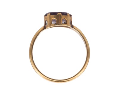 Lot 90 - John Paul COOPER (1869-1933) - An 18k ring, set with an amethyst glass owl intaglio.