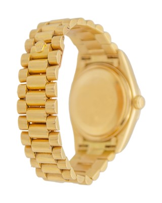 Lot ROLEX - A fine 18k Oyster Perpetual Day-Date gentleman's bracelet wristwatch with diamond set dial.