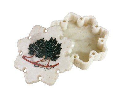 Lot 31 - A Pietra Dura lidded box.