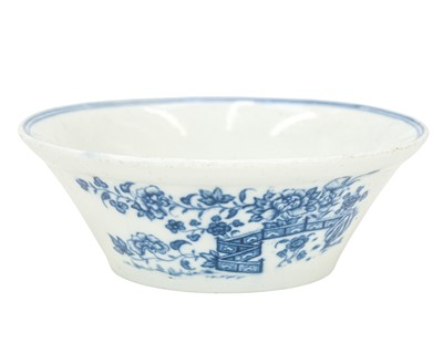 Lot 504 - A Caughley porcelain blue and white patty or tart pan.