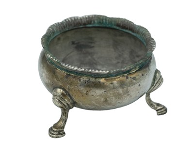 Lot 384 - A silver salt cellar by Edward Barnard & Sons Ltd