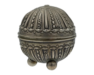 Lot 362 - A Victorian silver ovoid yarn holder by William Comyns.