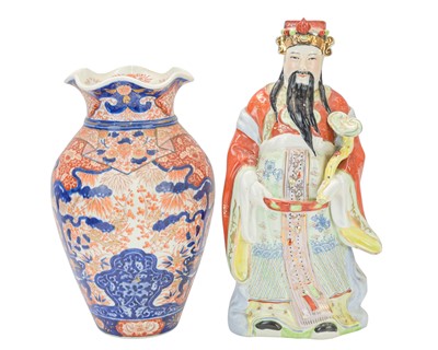Lot 321 - A Japanese Imari porcelain vase.