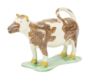Lot 639 - A pearlware cow creamer and cover.