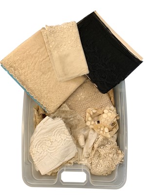 Lot 665 - A collection of antique haberdashery.