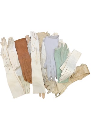Lot 650 - A collection of antique leather gloves.