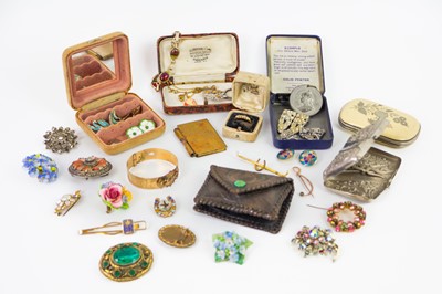 Lot 458 - A large selection of costume jewellery.