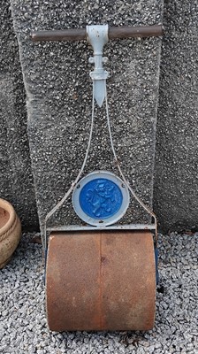 Lot 446 - A Victorian cast iron garden roller.
