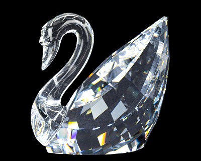 Lot 563 - A Swarovski crystal maxi swan.