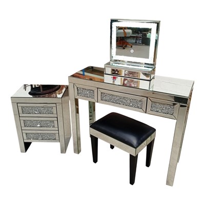 Lot 47 - A mirrored bedroom set, including a dressing...
