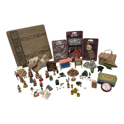 Lot 92 - A collection of dollhouse accessories and a...