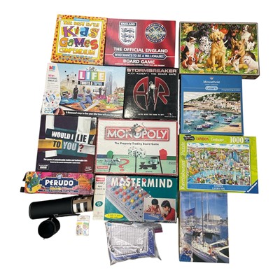 Lot 109 - A selection of board games and puzzles.
