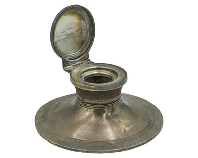 Lot 217 - A silver capstan inkwell by William Neale.