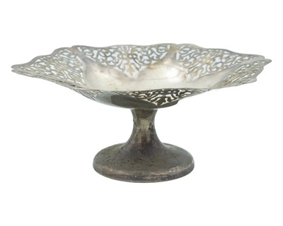 Lot 342 - A George V silver pierced fruit dish by Viner's Ltd.
