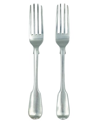 Lot 313 - A pair of William IV silver fiddle-pattern forks by Mary Chawner.