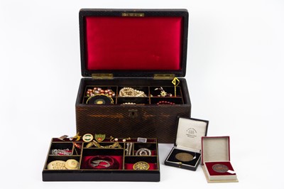 Lot 489 - A Victorian velvet-lined leather jewellery box, including a little costume jewellery.