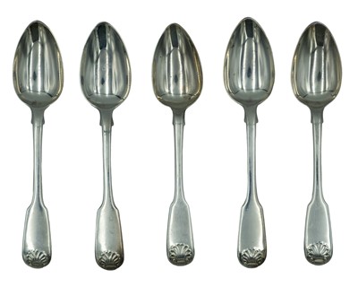 Lot 194 - A set of five George III silver fiddle shell-patterned teaspoons.