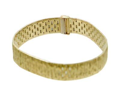 Lot 207 - ROY CECIL KING - An 18k hallmarked gold textured brick link bracelet.