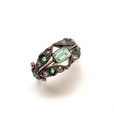 Lot 2412 - A yellow gold ring with emeralds and diamonds...