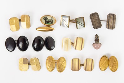Lot 420 - A selection of cufflinks