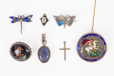 Lot 474 - A selection of silver mounted jewellery.