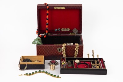 Lot 457 - A Victorian velvet-lined leather jewellery box, including a little costume jewellery.