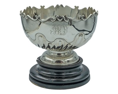 Lot 133 - A large George V silver trophy bowl by Fordham & Faulkner.