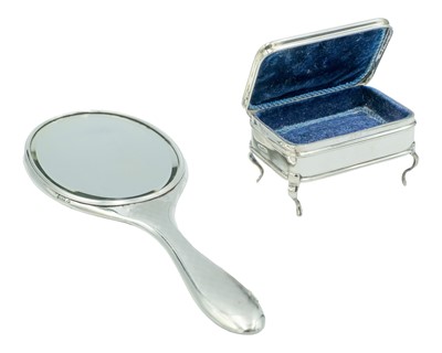 Lot 161 - A George V silver jewellery box by William Comyns & Sons.