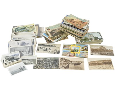 Lot 254 - A mixed lot of approximately 400 postcards.