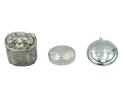 Lot 164 - A selection of silver dressing table objects.