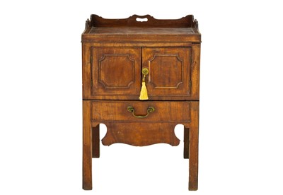 Lot 828 - A George III mahogany tray top night commode.