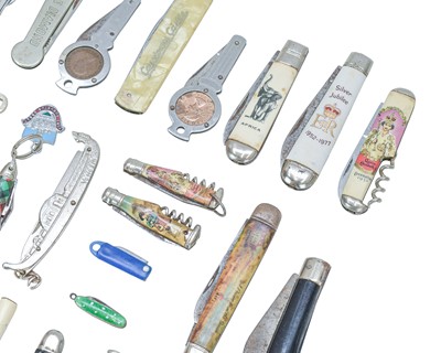 Lot 28 - A large collection of pen knives.