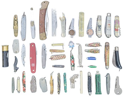 Lot 28 - A large collection of pen knives.