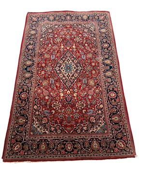Lot 397 - A Kashan wool rug.