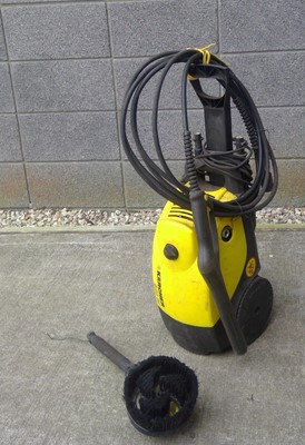 Lot 61 - A Karcher 520M Pressure Washer. The Washer has...