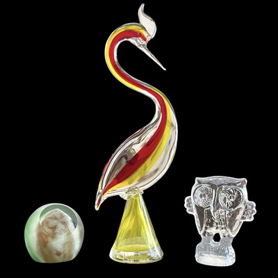 Lot 68 - A Murano hand-blown Sommerso art glass bird,...