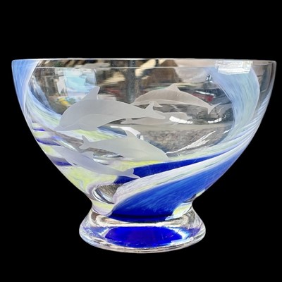 Lot 116 - A Caithness glass bowl featuring etched...
