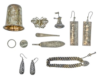 Lot 222 - A selection of silver objects.