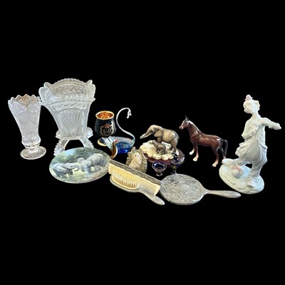 Lot 164 - A mixed lot, including a pottery clown, a...