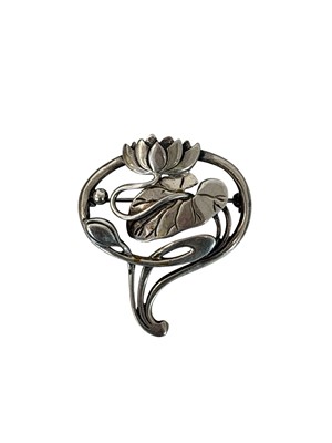 Lot 21 - A 925 silver flower brooch, marked JMS, 11g, 5cm.