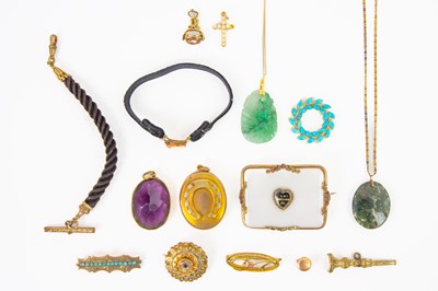 Lot 435 - A selection of mourning jewellery.