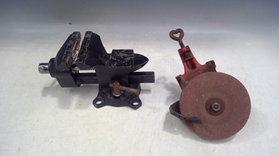 Lot 46 - A Table Top Vice and a Metabo Blade Sharpener.