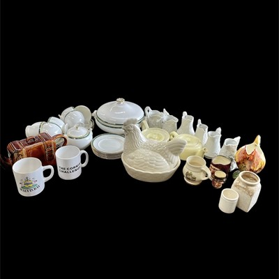 Lot 43 - A mixed lot of crockery, including a part...