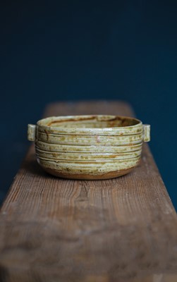 Lot 546 - Janet LEACH (1918-1997)