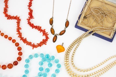 Lot 491 - A selection of jewellery.