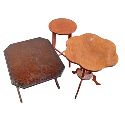 Lot 116 - Two occasional tables 51 cm and 31 cm across,...