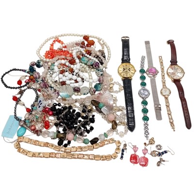 Lot 9 - A quantity of costume jewellery and dress...