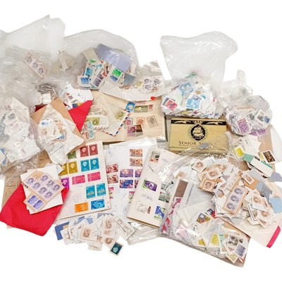 Lot 141 - A quantity of stamps, including albums and...