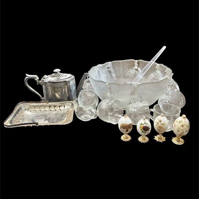 Lot 191 - A French glass punch set with a bowl and 12...